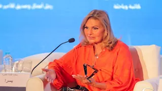 يسرا: حياة الأمير طلال تستحق التسجيل في فيلم درامي وثائقي (صور)