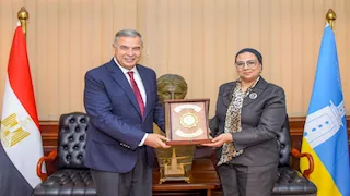 محافظ الإسكندرية يبحث مع "القومي للمرأة" دعم برامج تمكين السيدات