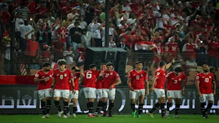 قبل مواجهة الحسم.. وزير الرياضة يطمئن على بعثة منتخب مصر هاتفيا