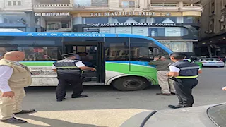 محافظ الدقهلية يستوقف باصًا ويُعلن عن خطة لزيادة وسائل النقل