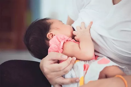 للأمهات المرضعات.. تناول هذا المشروب لزيادة إنتاج الحليب