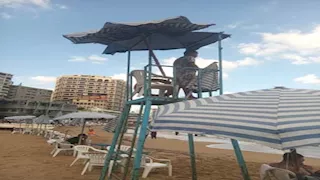 7 أيام على الرملة فقط.. استمرار منع نزول البحر بشواطئ غرب الإسكندرية -صور