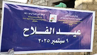 بالصور.. محافظ المنيا يشارك مزارعي قرية الشعراوية بسمالوط حصاد المحاصيل 