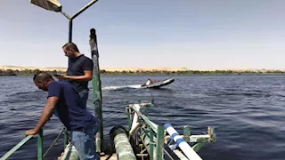 إعادة تشغيل محطة مياه الشيخ علي بعد تفتيت بقعة السولار في نيل أسوان
