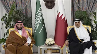 ولي العهد السعودي يجري اتصالًا هاتفيًا بأمير قطر