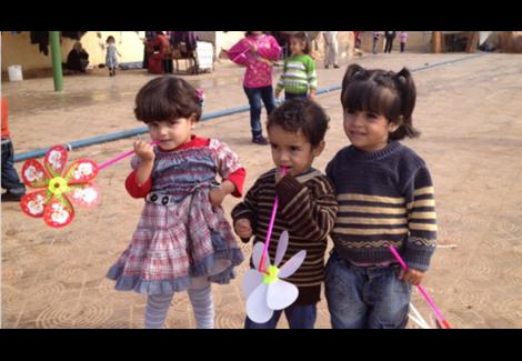 ناشطون يقيمون مهرجانا للاطفال بحي الاشرفية في حلب بمناسبة العيد