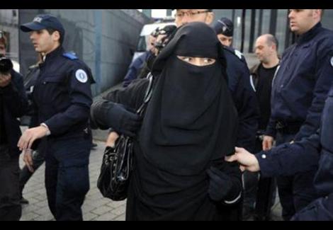 الحجاب والعلمانية - القضاء الفرنسي ينظرفي قضية فاطمة عفيف