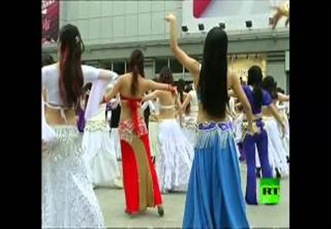 الصين تنظم أكبر إحتفال فنى لـ "الرقص الشرقى"