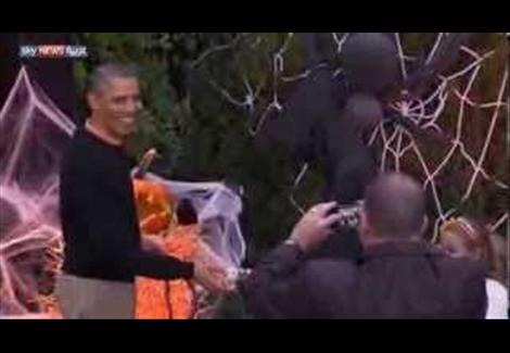 الرئيس الأمريكى أوباما يحتفل مع الأمريكيين بعيد الهالوين