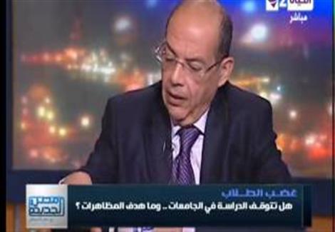 مشادة كلامية بين محمد شردى ورئيس اتحاد طلاب اقتصاد وعلوم سياسية جامعة القاهرة