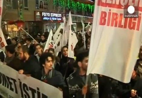 الشرطة التركية تفرق مظاهرات مطالبة برحيل أردوغان