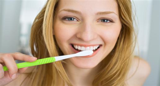 لتجنب مشكلاتها.. 7 نصائح منزلية لحماية أسنانك وتقويتها 