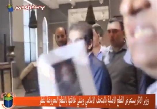 وزير الاثار يستعرض القطع الاصلية بالمتحف الاسلامي وينفي علاقتها بالقطع المعروضة بقطر
