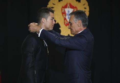 رونالدو يحصل على وسام "الضابط الأعظم"