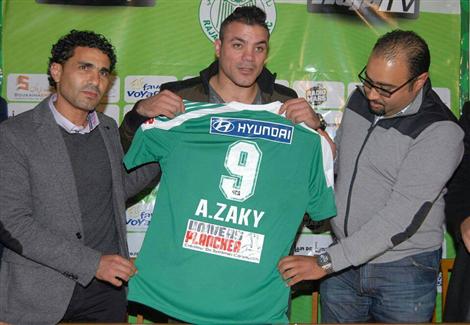 الرجاء المغربي يعلن رسميا انضمام عمرو زكي للفريق