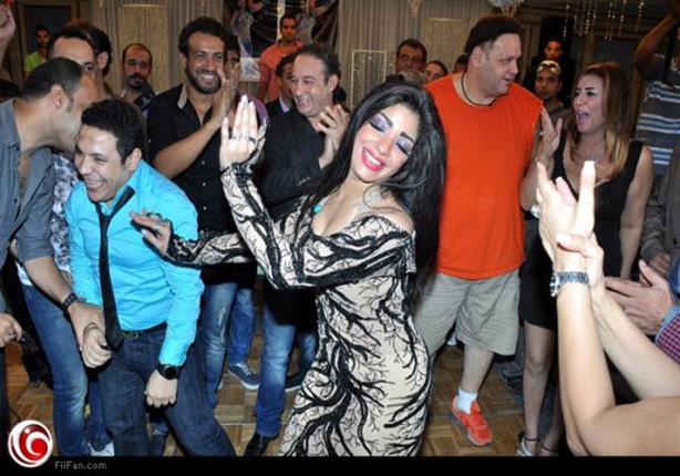 حقيقة اشاعة زواج عمرو سعد من الراقصة صوفيا بعد فيلم حديد