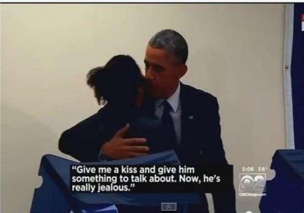 رجل "غيور" لأوباما: "سيدي الرئيس، لا تلمس حبيبتي"