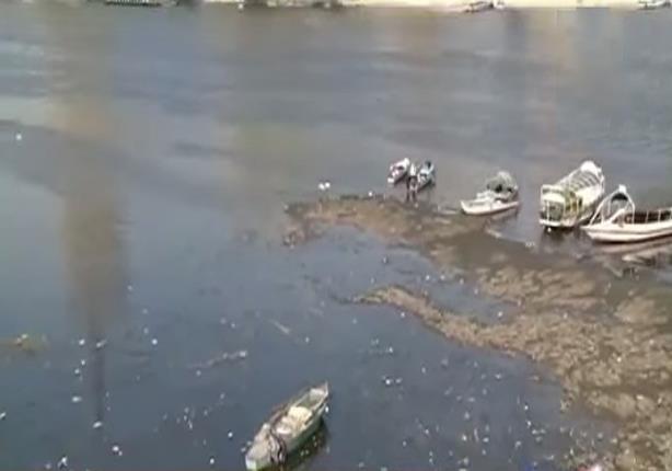 النشطاء يتداولون فيديو لجفاف نهر النيل أسفل كوبري 6 أكتوبر