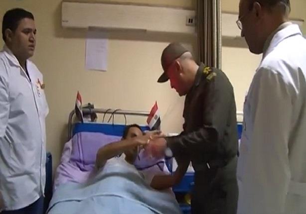 القائد العام يزور مصابى الشرطة فى حادث جامعة حلوان بمستشفى المعادى
