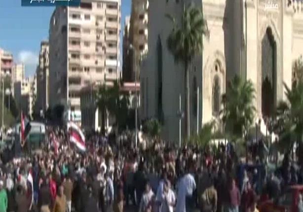  المواطنيين يهتفوا ضد الارهاب أمام مسجد القائد إبراهيم بالأسكندرية