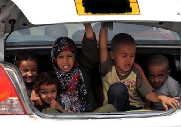 سائق ينقل طالبات ابتدائي في صندوق السيارة