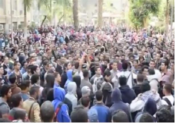الأمن يفرق تظاهرات جامعة القاهرة بالغاز المسيل للدموع