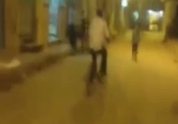  فيديو لرجل كفيف ينحدى الجميع ويقود " دراجة " ويحقق حلمة