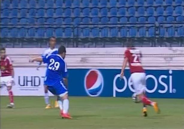 اعتداء عنيف من لاعب سموحة على عبدالظاهر يكلفه البطاقة الصفراء 