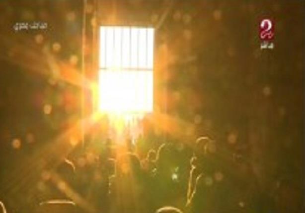 المصريين والسياح يحتلفون بتعامد الشمس على الاله امون فى معبد الكرنك بالاقصر