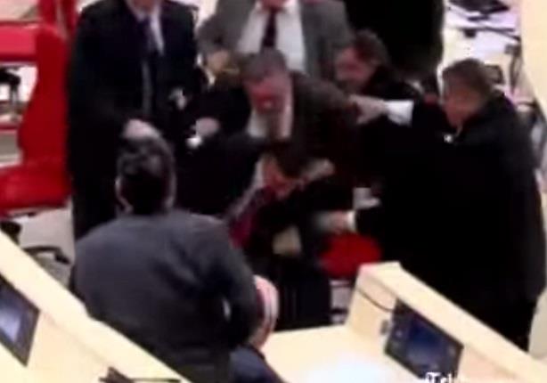 شاهد "شجار عنيف" في البرلمان الجورجي