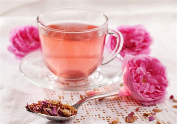 يقي من أمراض القلب والشيخوخة.. فوائد مذهلة لشاي الورد