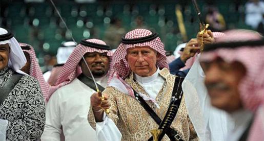الأمير تشارلز يؤدي "العرضة" بالزيّ السعودي