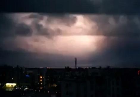 فيديو للعواصف الرعدية التي أنارت سماء القا هرة 