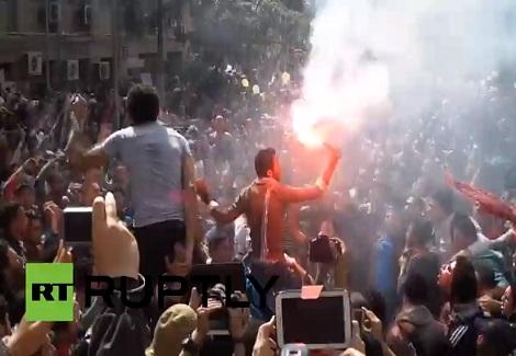  الاشتباكات بين الشرطة والطلاب الموالين للإخوان في جامعة القاهرة