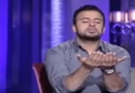 اللهم اكشف هم كل مكروب- مصطفى حسنى