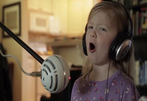 .طفلتان يغنيان بدون علمهم بالتصوير والفيديو يحصد ملايين المشاهدات