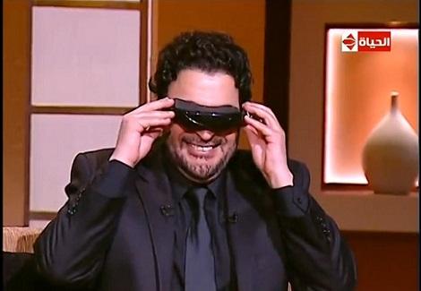 بالفيديو.. حميد الشاعري يستعرض نظارة ثلاثية الأبعاد لمحاربة سرقة أغانيه على الإنترنت