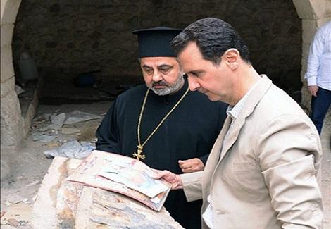 الأسد يزور بلدة معلولا ويتمنى للسوريين فصحا مباركا