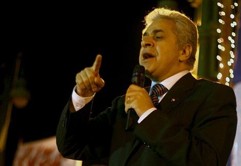 صباحي يحتفل مع العمال بعيدهم في مؤتمر جماهيري بالمحلة صباحي يحتفل مع العمال بعيدهم في مؤتمر جماهيري بالمحلة