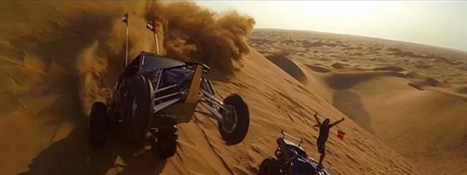 بالفيديو : أقوى استعراضات التطعيس في صحراء الامارات 