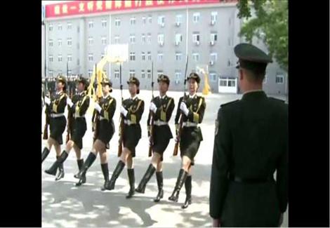 استعراض عسكري في بكين.. بمشاركة النساء 