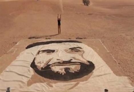 أكبر لوحة للشيخ زايد في صحراء دبي نفذها محاضر بالجامعة الكندية 