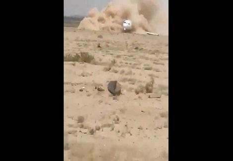 هبوط طائرة بدون إطارات على الرمال في إيران