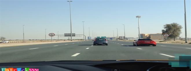 فيديو جاجوار F-Type ضد فيات Punto HGT Turbo فى دبي