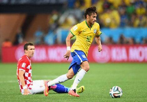 هدف البرازيلي مارسيلو بالخطأ في مرماه أمام كرواتيا في افتتاح المونديال 