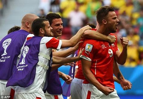 هدف باللحظات الأخيرة يهدي سويسرا الفوز على الإكوادور