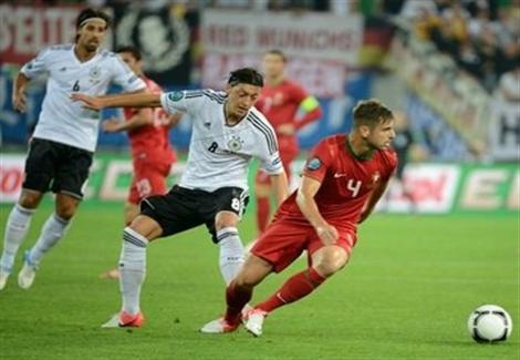 مولر هاتريك في مباراة (ألمانيا 4 – 0 البرتغال)