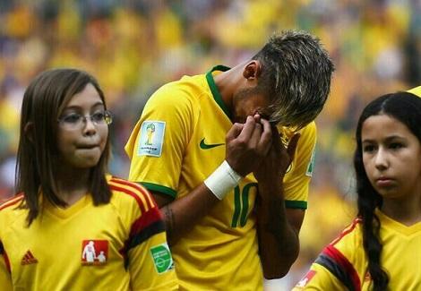بكاء نيمار بعد عزف النشيد الوطني للبرازيل