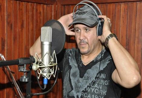 هشام عباس يغني لهند صبري في ''امبراطورية مين''