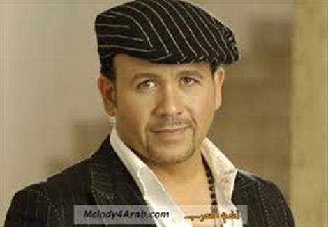 هشام عباس يهدى السيسى أغنية " أبن البلد